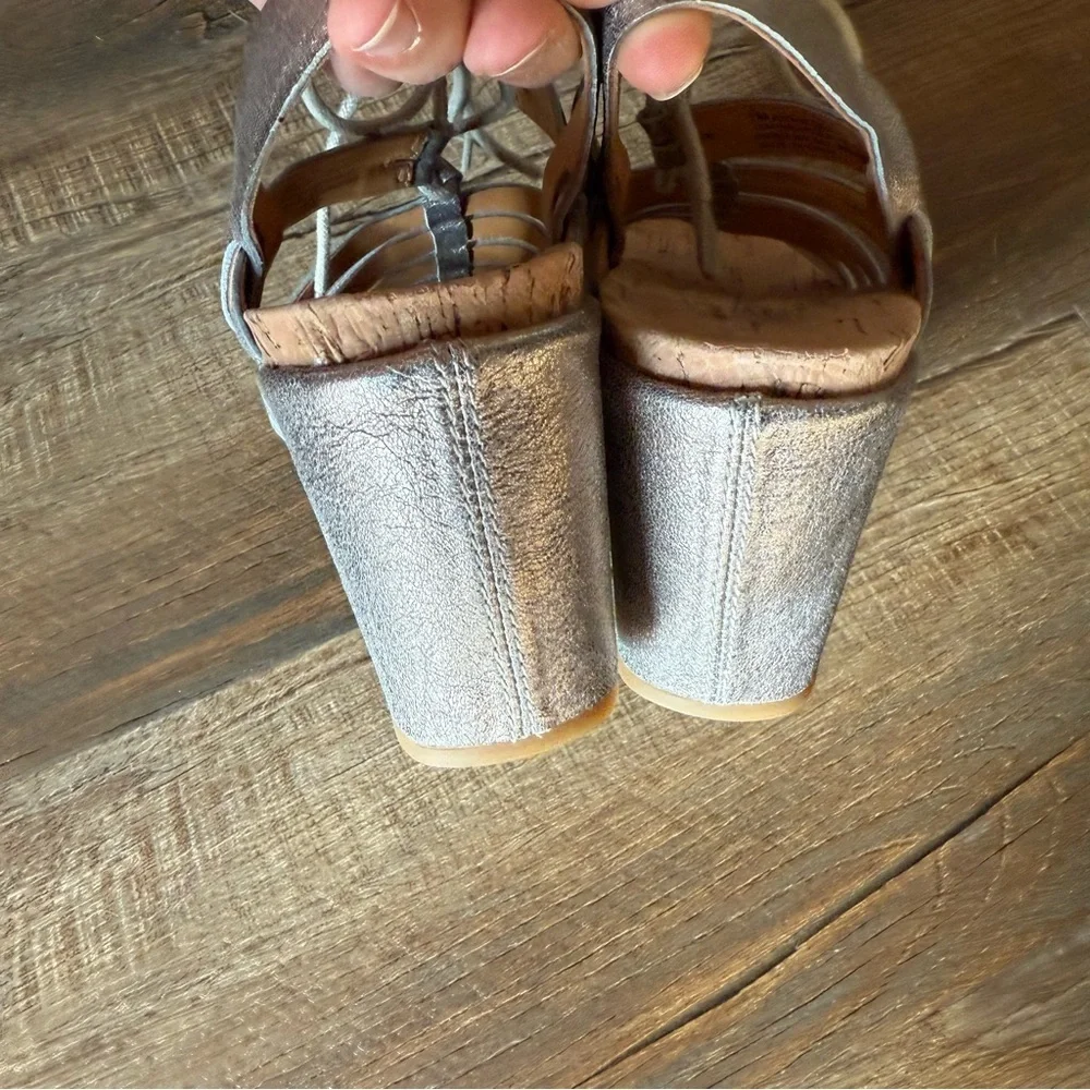 Kork-Ease Adel Leather Sandals in Soft Gold Metallic